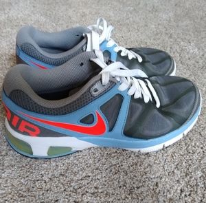 Women's NIKE AIR size 7